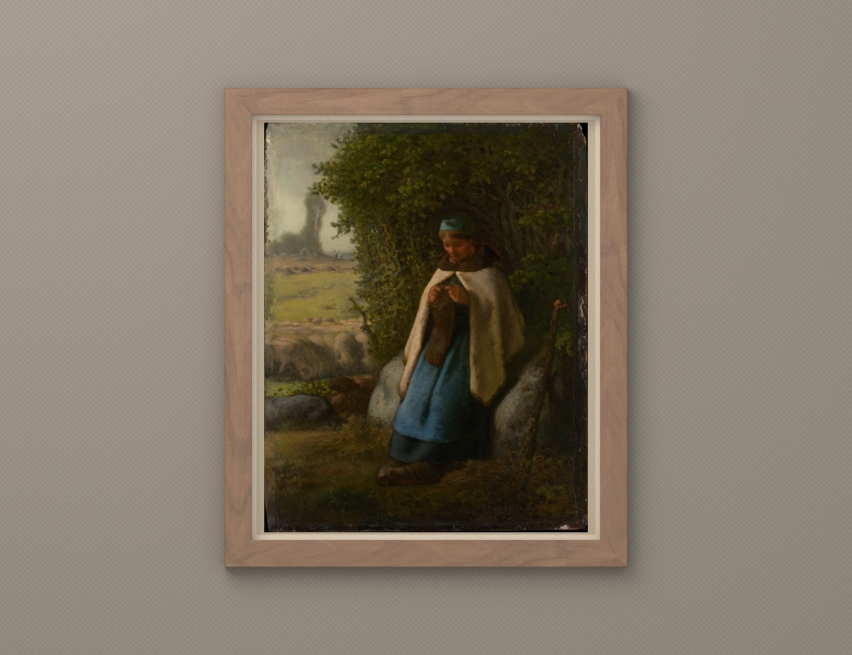 Hirtin auf einem Felsen — Walnuss-Rahmen · Leinen-Spiegel · Warmgraue Strukturwand.
