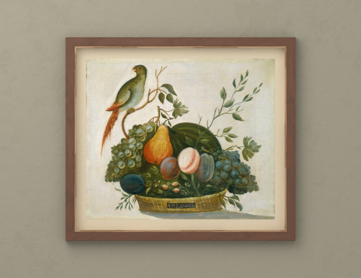 Obstkorb mit Papagei — Zweifarbiger Walnussrahmen · Beiger Passepartout · Warmsteinwand.